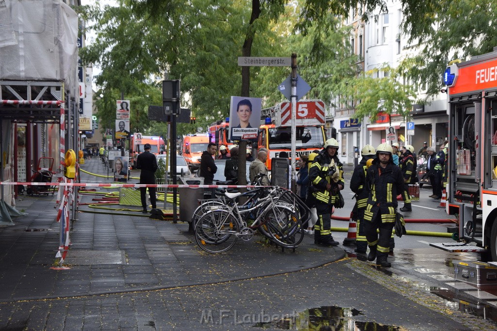 Feuer 2 Koeln Nippes Neusserstr P063.JPG - Miklos Laubert